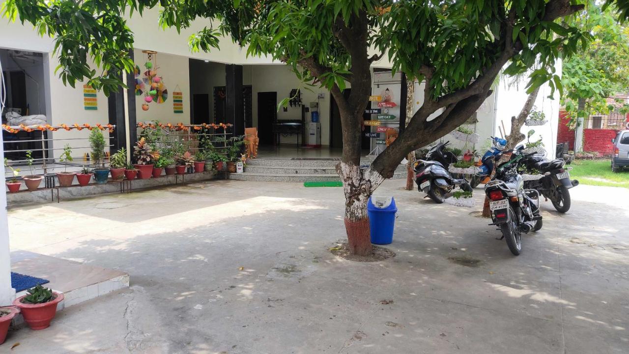 Oyo Lord Buddha Guest House Gorakhpur Kültér fotó